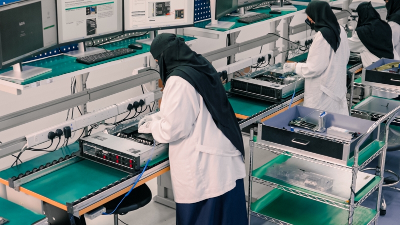 HPE открыла в Саудовской Аравии производство серверов, на котором работают преимущественно женщины